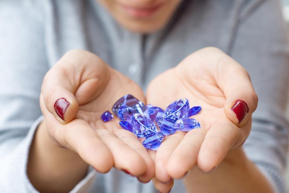 Healing Crystal Handbook: Tanzanite