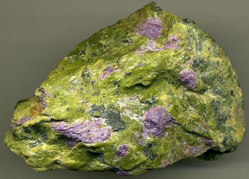 Healing Crystal Handbook: Serpentine