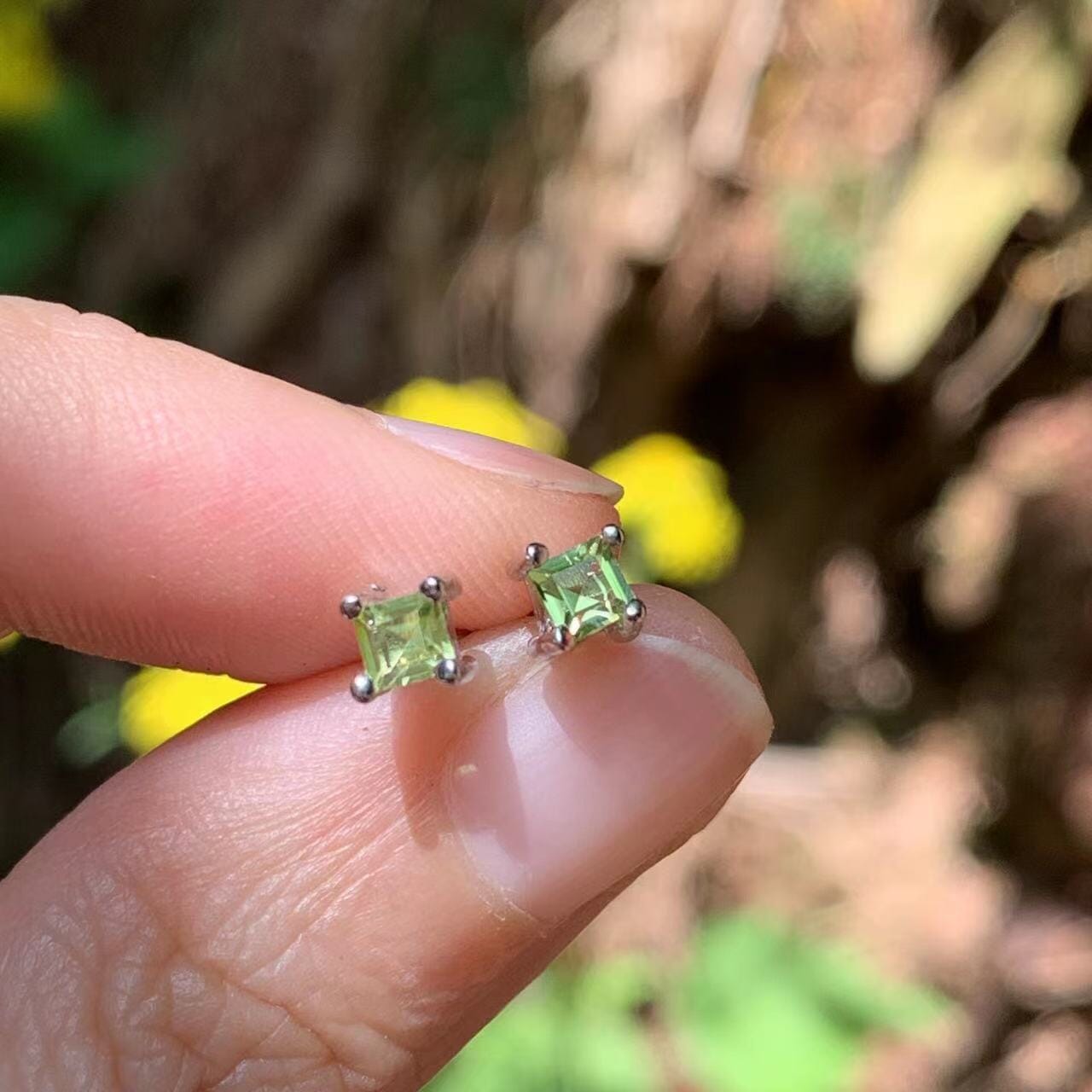 3MM Simple Peridot Silver Stud EarringsEarrings