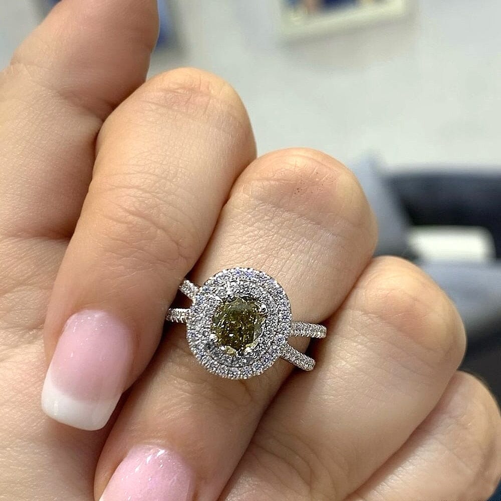 Stunning Elegant Olive Green CZ Temperament Proposal RingRing
