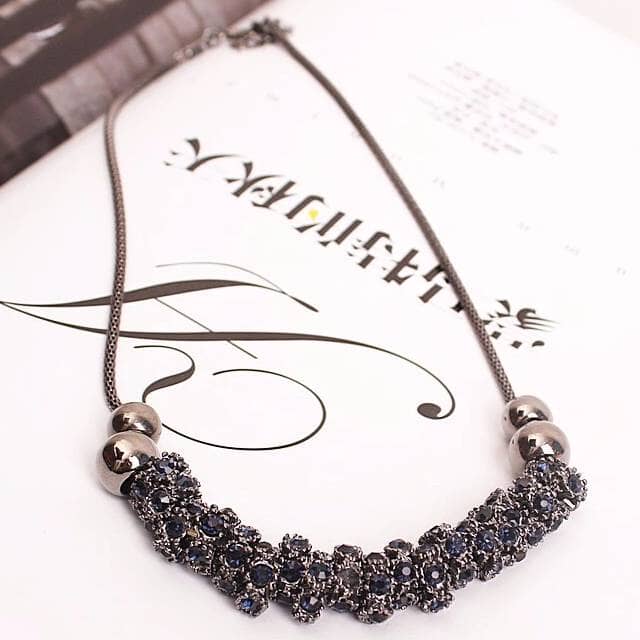 Elegant Vintage Crystal NecklaceNecklace