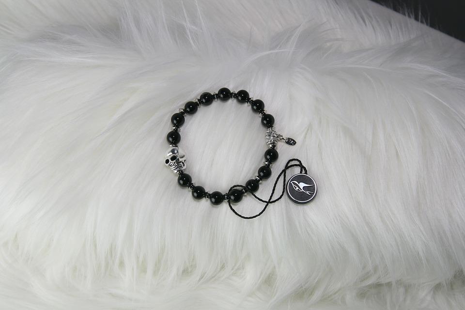 Which Are The Perfect Stones To Wear With Black Onyx?