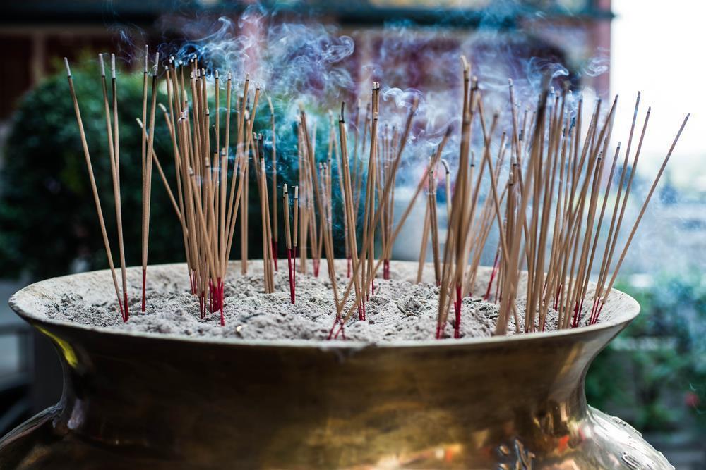 7 Best Incense Burners that ACTUALLY make MAGIC out of smoke