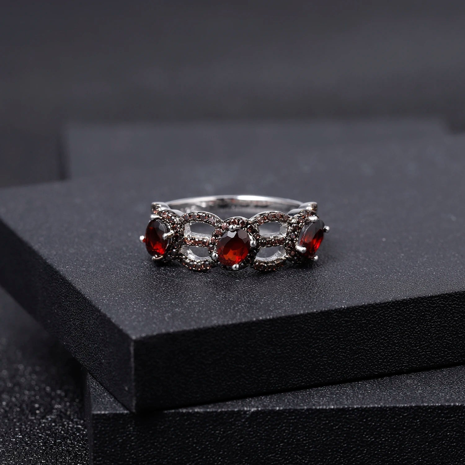 1.35Ct Garnet Antique Style Three Stone Ring 925 Sterling Silver