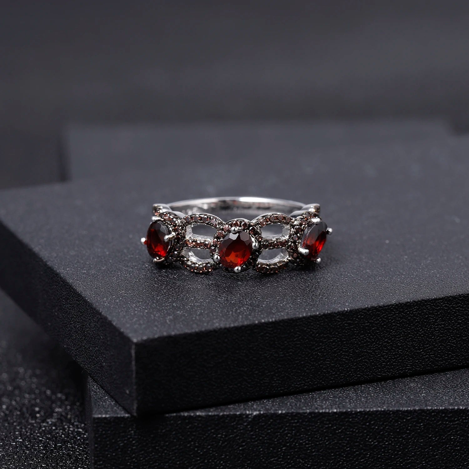 GEM'S BALLET 1.35Ct Natural Red Garnet Antique Style Three Stone Ring 925 Sterling Silver Gemstone Rings For Women Fine Jewelry