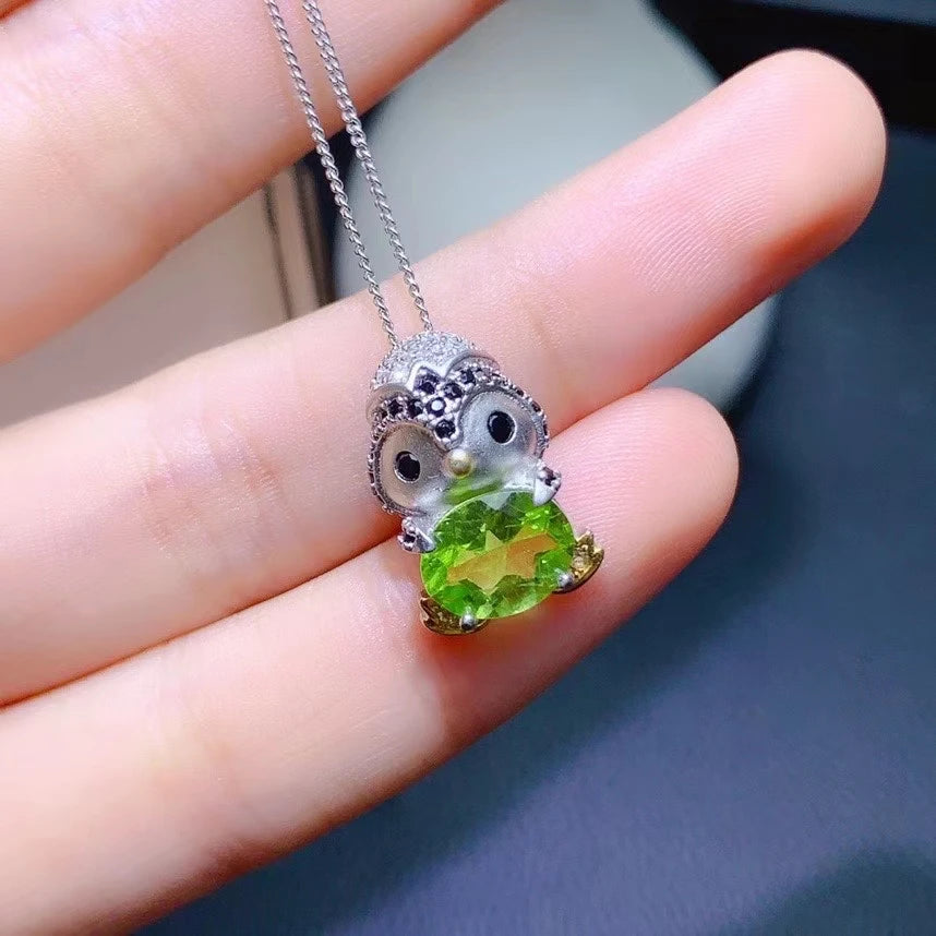 925 Sterling Silver Natural Peridot Women's lovely fresh Penguin GEM PENDANT