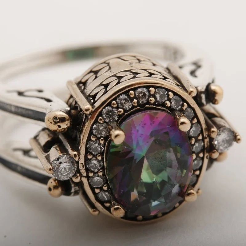Extraordinary Ring Oval Cut Alexandrite and White Topaz