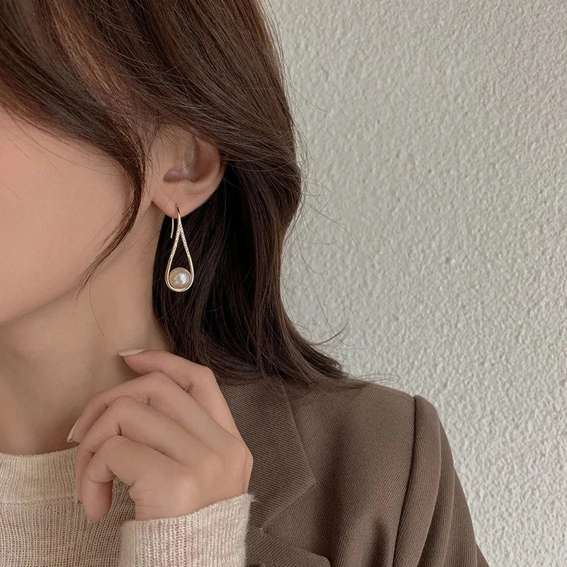 Exquisite Geometric Dangle Pearl Earrings for Women