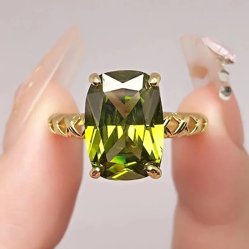 Olive Green Crystal August Birthstone Ring – Vintage Gold Tone