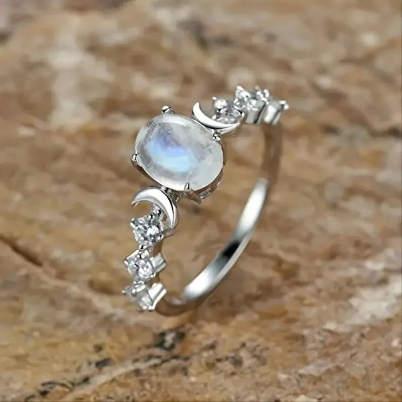 Women's Chic Vintage Ring – Moon & Leaf BandQ89912