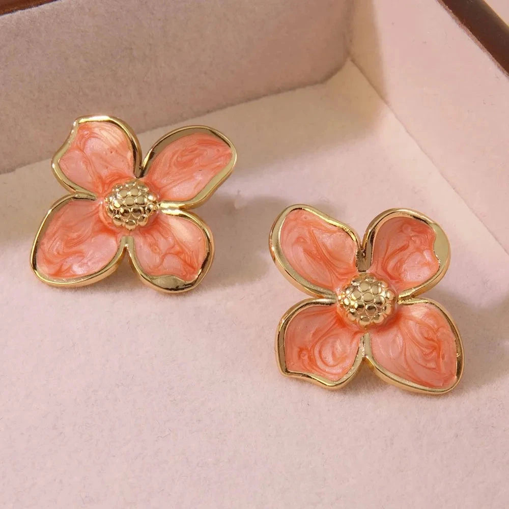 Cazador Flower Stud EarringsOrange