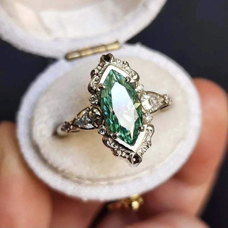 Fashionable Retro Green Horse Eye Zircon Inlaid Women's Ring