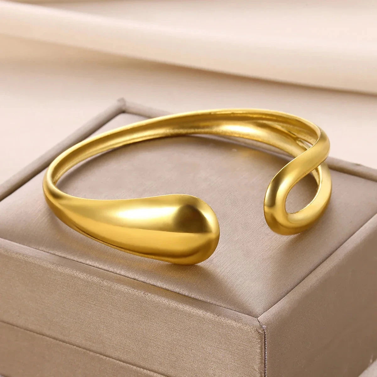 Gold Color Stainless Steel Bangle Bracelet for Women