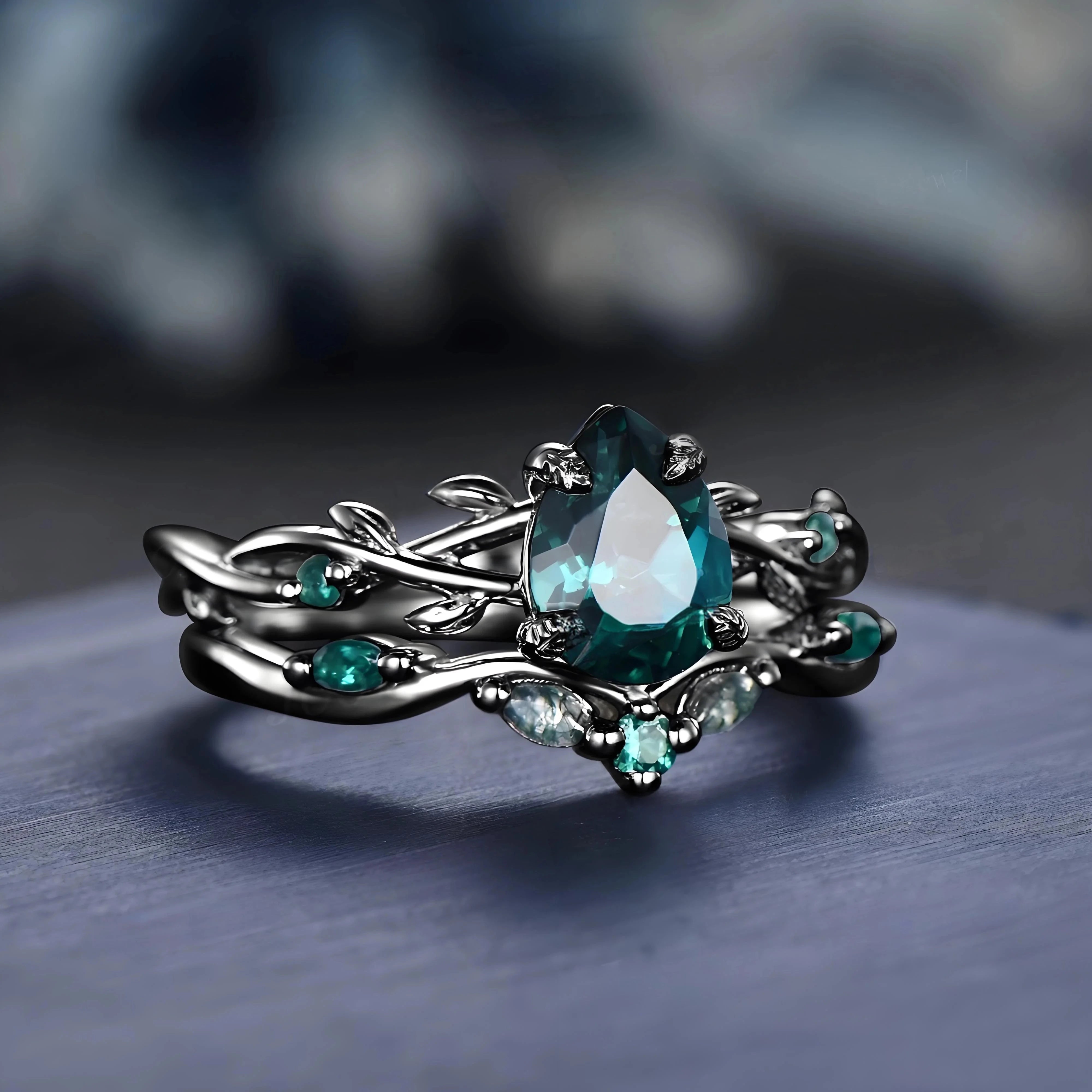 2Pcs Fashion Black Gold Color Green Rhinestone Zircon Rings