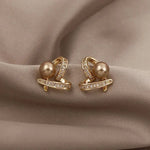 2024 New Classic Small Heart Champagne Pearl Stud Earrings Korean Fashion Jewelry Wedding for Womans Party Luxury Accessories
