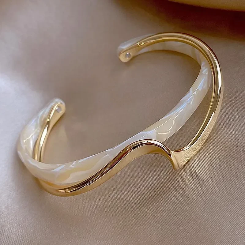 White Shellfish Bracelets Board Bend Metal Bangles Womens Hand Bracelets Geometric C- shaped Opening Bracelets Jewelry Giftsgold