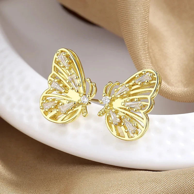 Elegant Snowflake Stud EarringsED2579