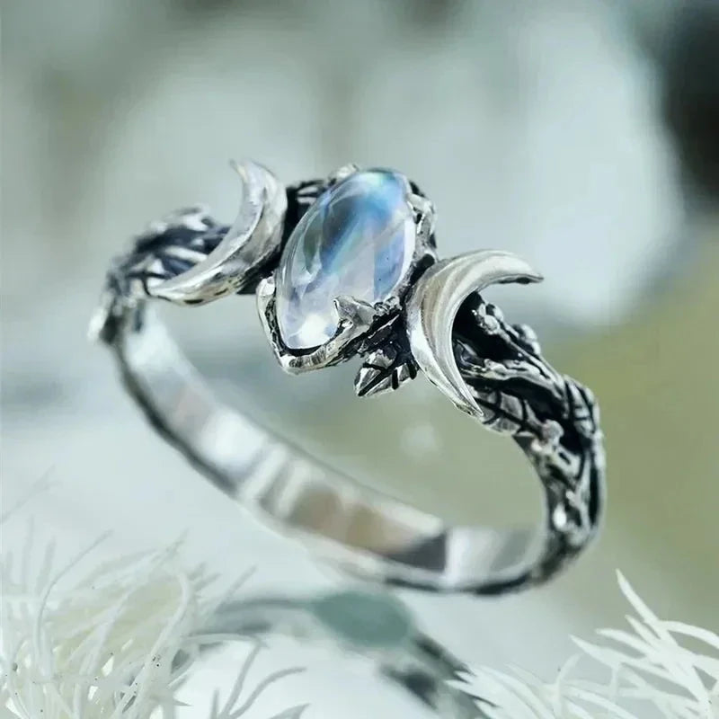 Women's Chic Vintage Ring – Moon & Leaf Band