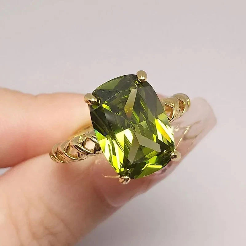Olive Green Crystal August Birthstone Ring – Vintage Gold Tone
