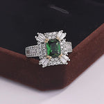 Extravagant Luxury Emerald Ring Gold89