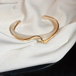 White Shellfish Bracelets Board Bend Metal Bangles Womens Hand Bracelets Geometric C- shaped Opening Bracelets Jewelry Giftsbeige-gold