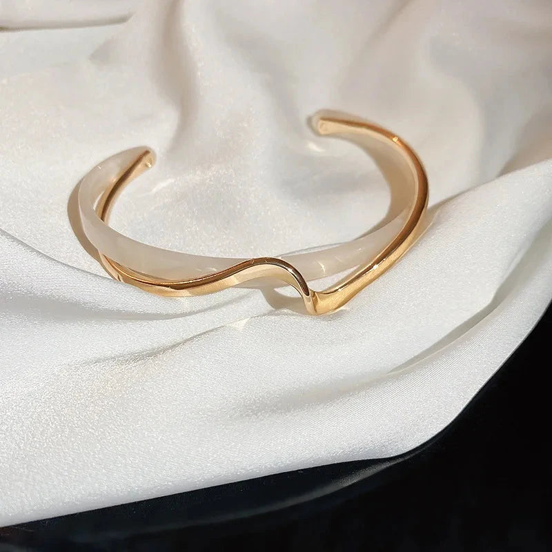 White Shellfish Bracelets Board Bend Metal Bangles Womens Hand Bracelets Geometric C- shaped Opening Bracelets Jewelry Giftsbeige-gold