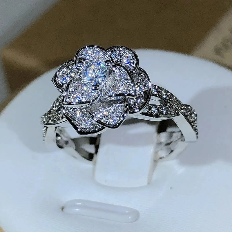 InterTwined Three-Dimensional Rose Ring White Zircon Full Diamond Ring