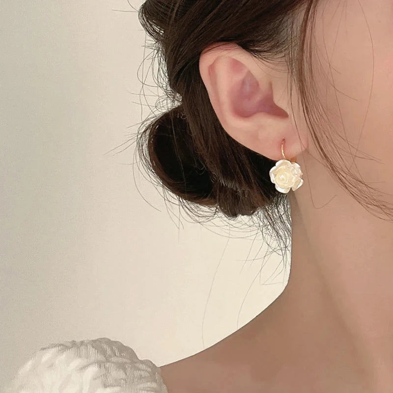 Sweet White Flower Pendant Earrings