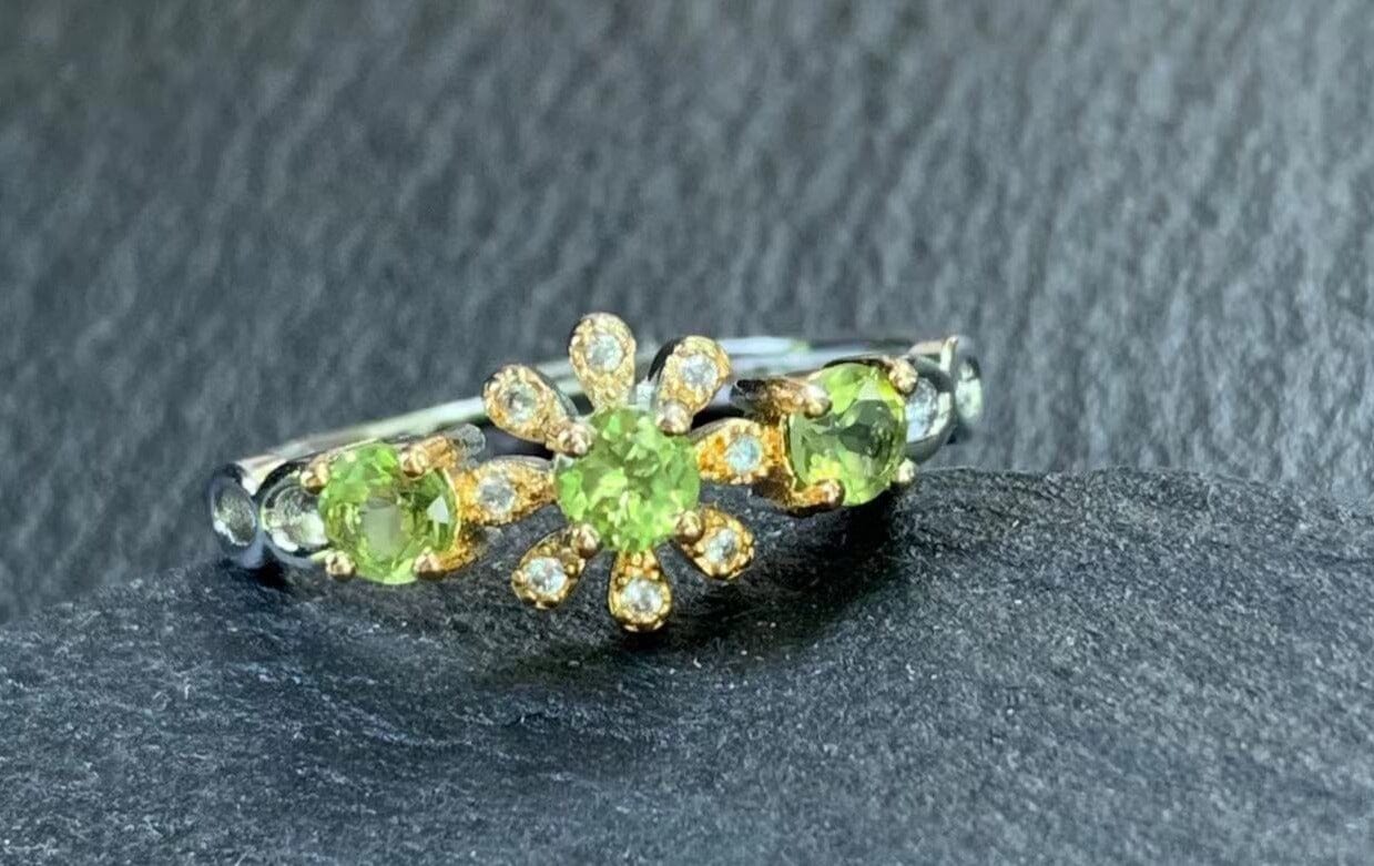 Peridot Sunflower Resizable Silver RingRing