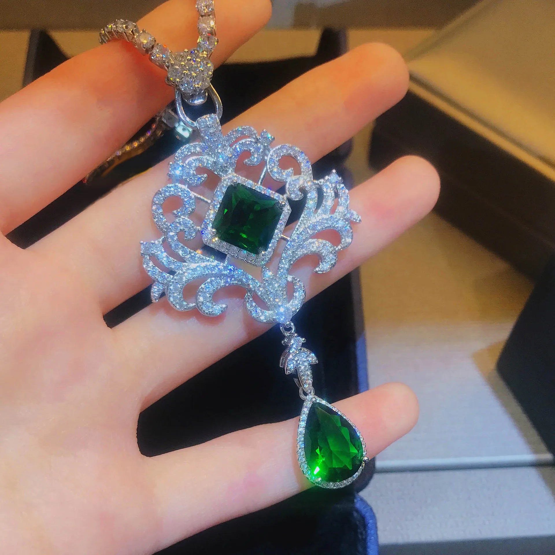 Luxury Temperament Emerald Pendant Micro-inlaid Full Hollowed Water Drop-shaped Necklaces