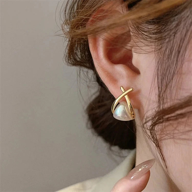 2024 New Retro Light Luxury Pearl Stud Earrings Korean Simple Jewelry Christmas Party Girl's Temperament Accessories For Woman02