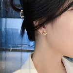 2024 New Classic Small Heart Champagne Pearl Stud Earrings Korean Fashion Jewelry Wedding for Womans Party Luxury Accessories