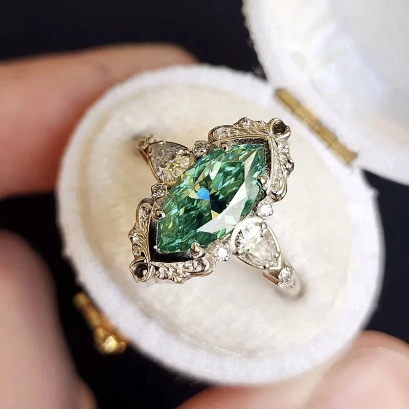 Fashionable Retro Green Horse Eye Zircon Inlaid Women's Ring