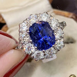 Extravagant Luxury Emerald Ring Gold68