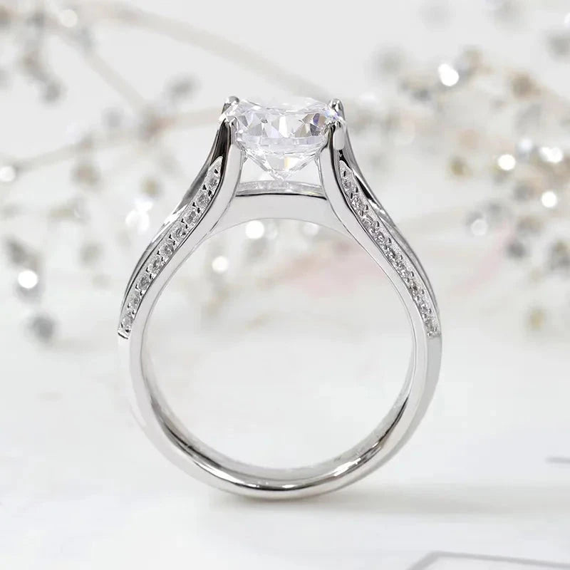 Light Luxury Four-Claw Ring for Women