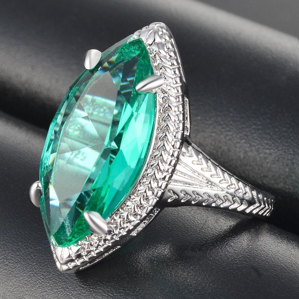 Glamorous Emerald Ring - 925 Sterling Silverring