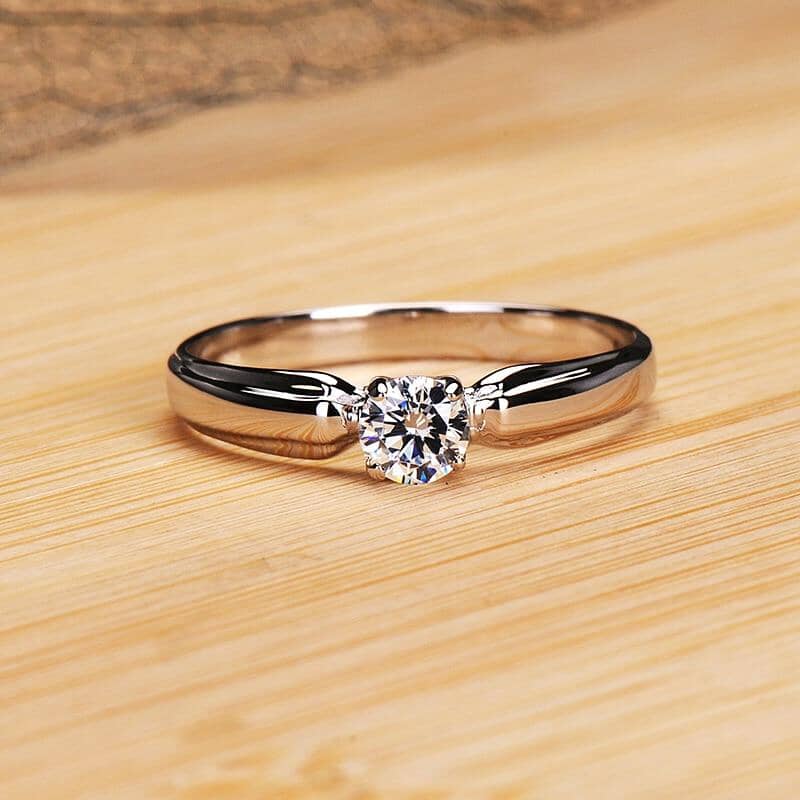 Luxurious White Topaz Solitaire Ring - 925 Sterling SilverRing