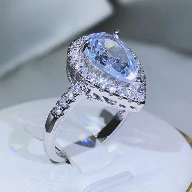 Elegant and Exquisite Drop-shaped Blue Topaz Ring - 925 Sterling SilverRing