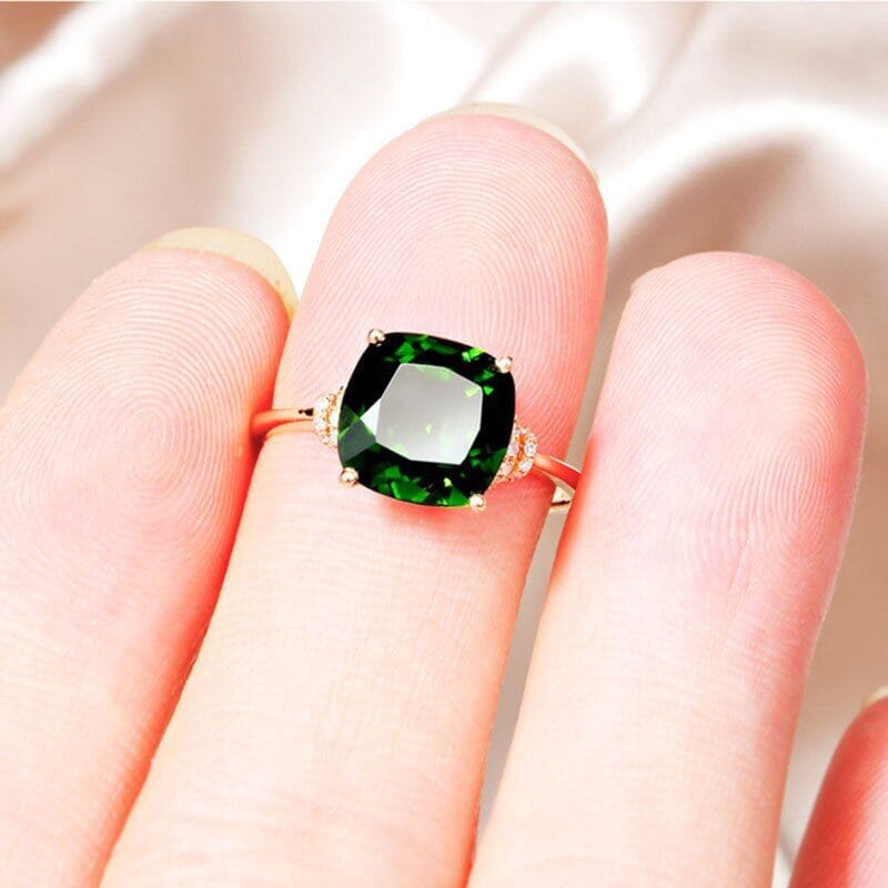 Four Claw Square Emerald Jewelry SetRing