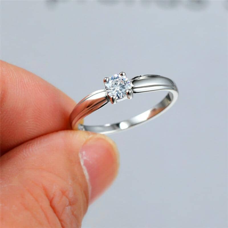Luxurious White Topaz Solitaire Ring - 925 Sterling SilverRing