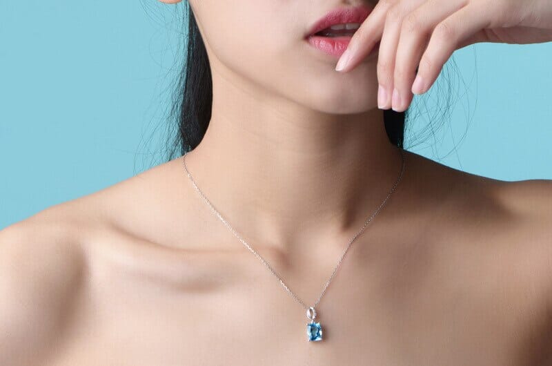 Elegant Cushion Brilliant Cut Aquamarine Pendant Necklace