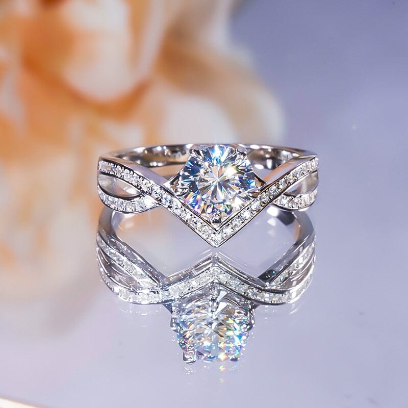 Elegant Crown Shaped Moissanite Diamond RingRing