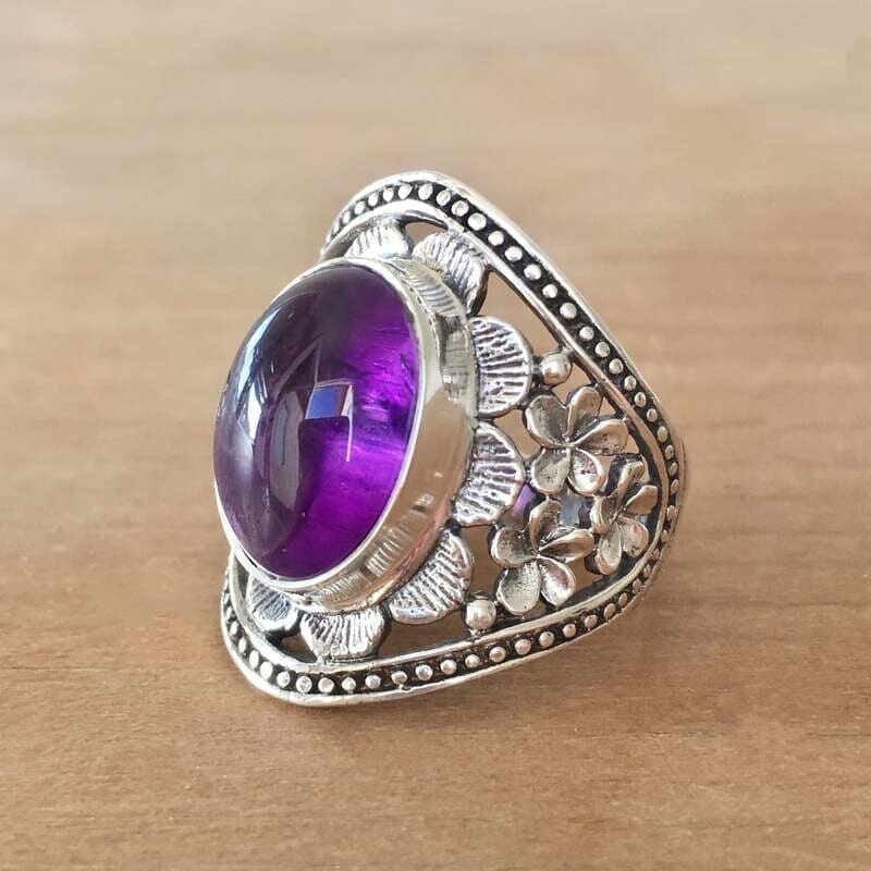 Exquisite Vintage Oval Purple Amethyst RingRing