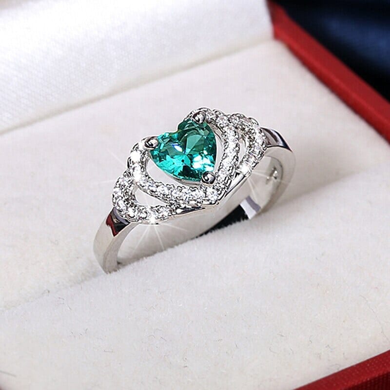 Creative Hand Holding Love Green Zircon Emerald RingRing