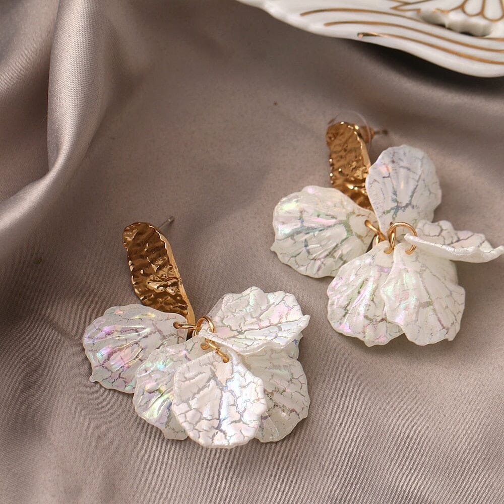 Fashion Statement Shell Flower Trend Drop EarringsEarrings